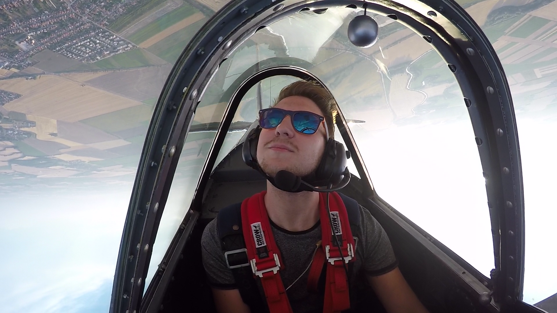 Adrenalínový darček k 18. narodeninám – akrobatický let lietadlom s prevratmi