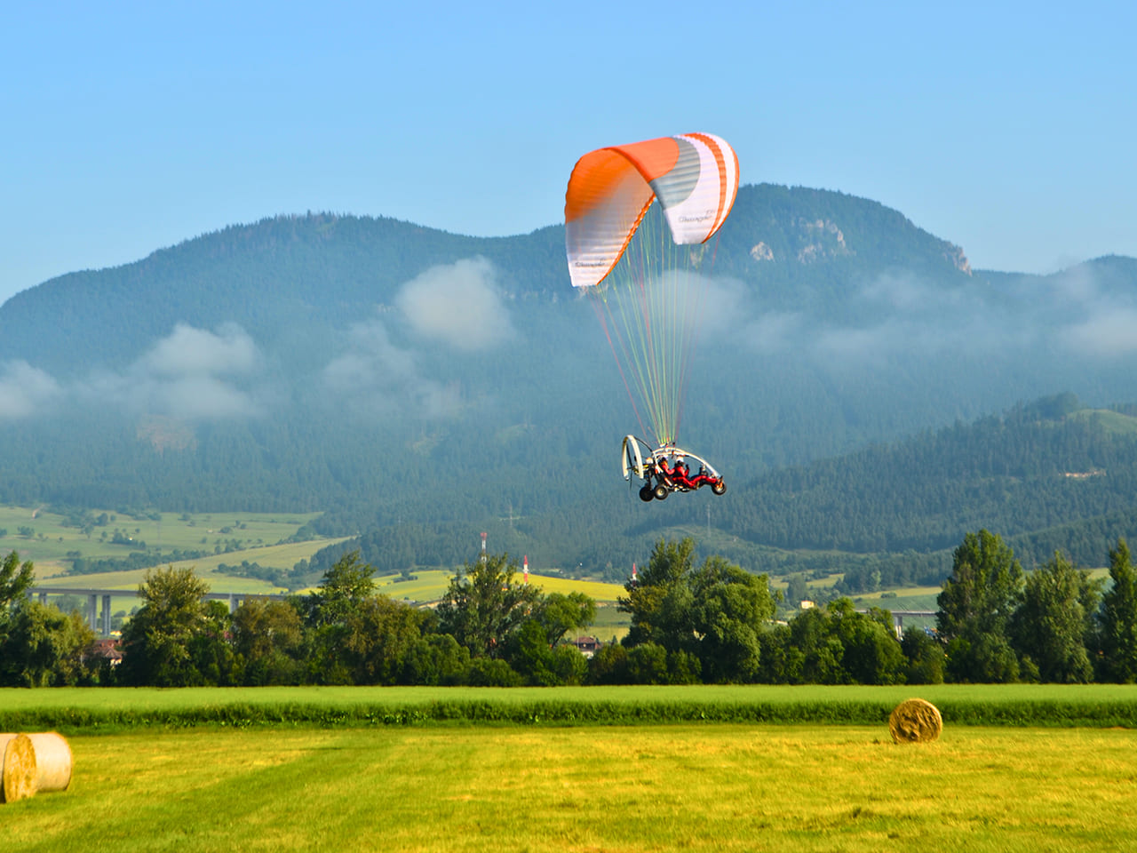 Motorový paragliding Liptov – adrenalínový zážitok nad Liptovskou Marou