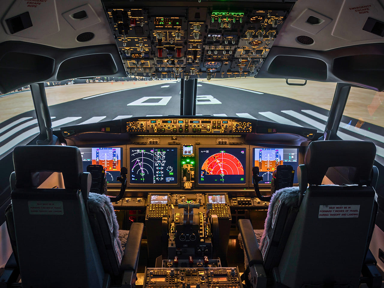 Spoločný darček pre dvoch – letecký simulátor s reálnym kokpitom Boeing 737