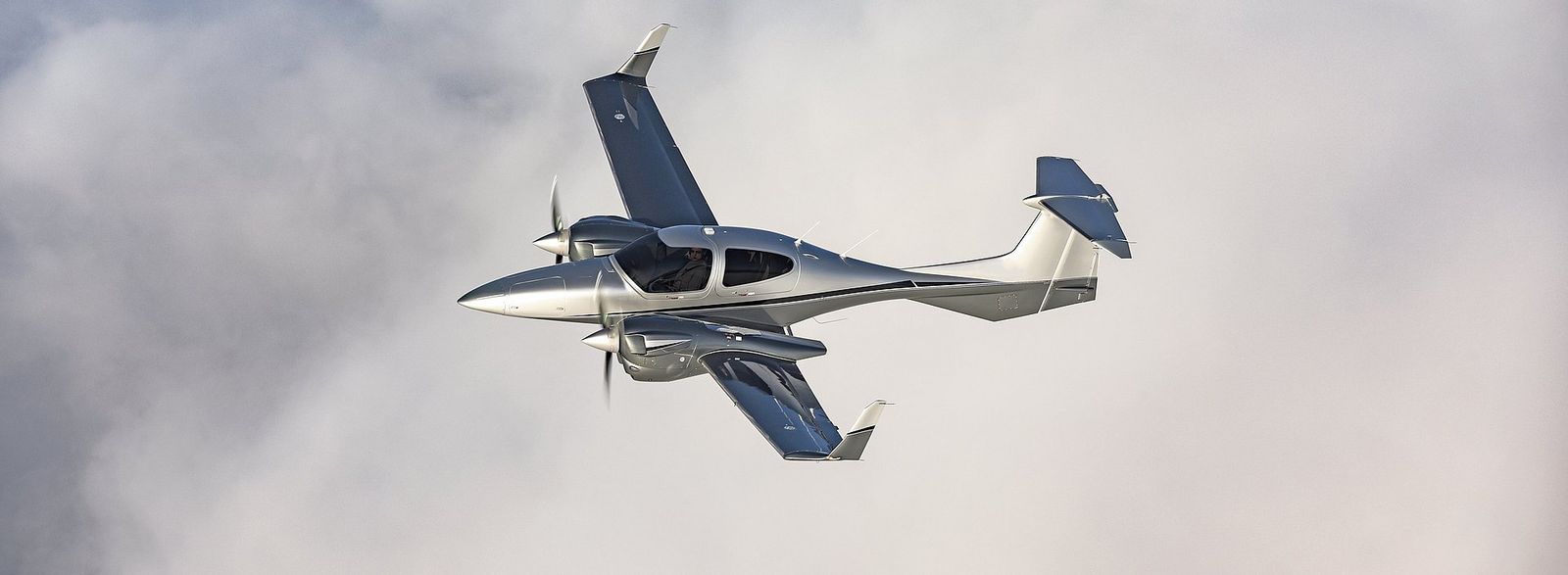 Aerotaxi let medzi oblakmi – rýchla a bezpečná preprava, keď je čas kľúčový.