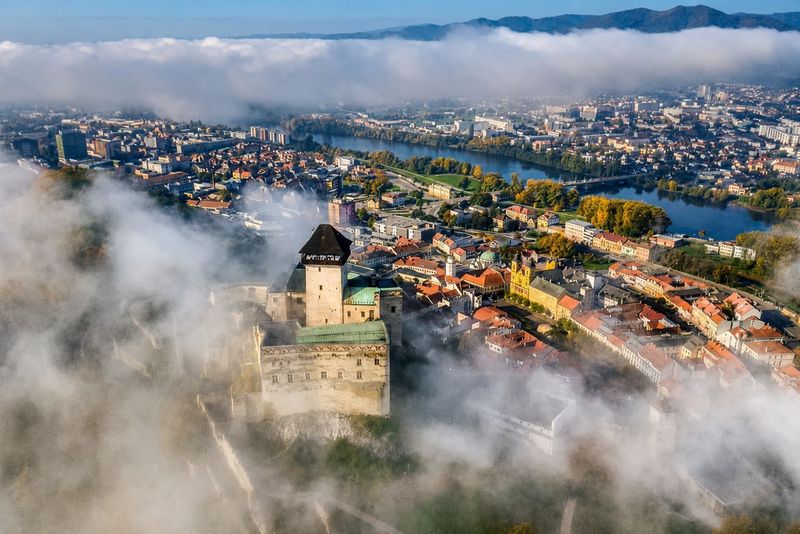 Zážitkový let lietadlom Trenčín – vyhliadkový let nad hradom a Považím