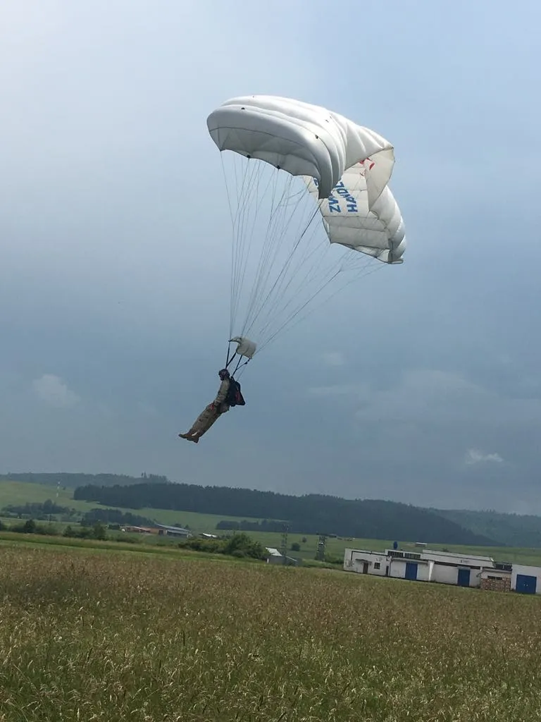 Sólo zoskok s padákom Dubnica nad Váhom-1