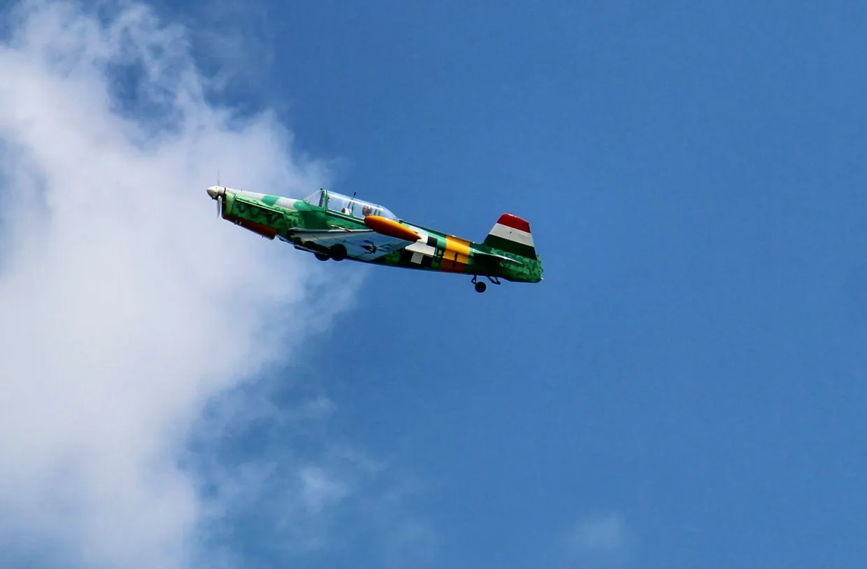 Akrobatický let lietadlom Senica-6