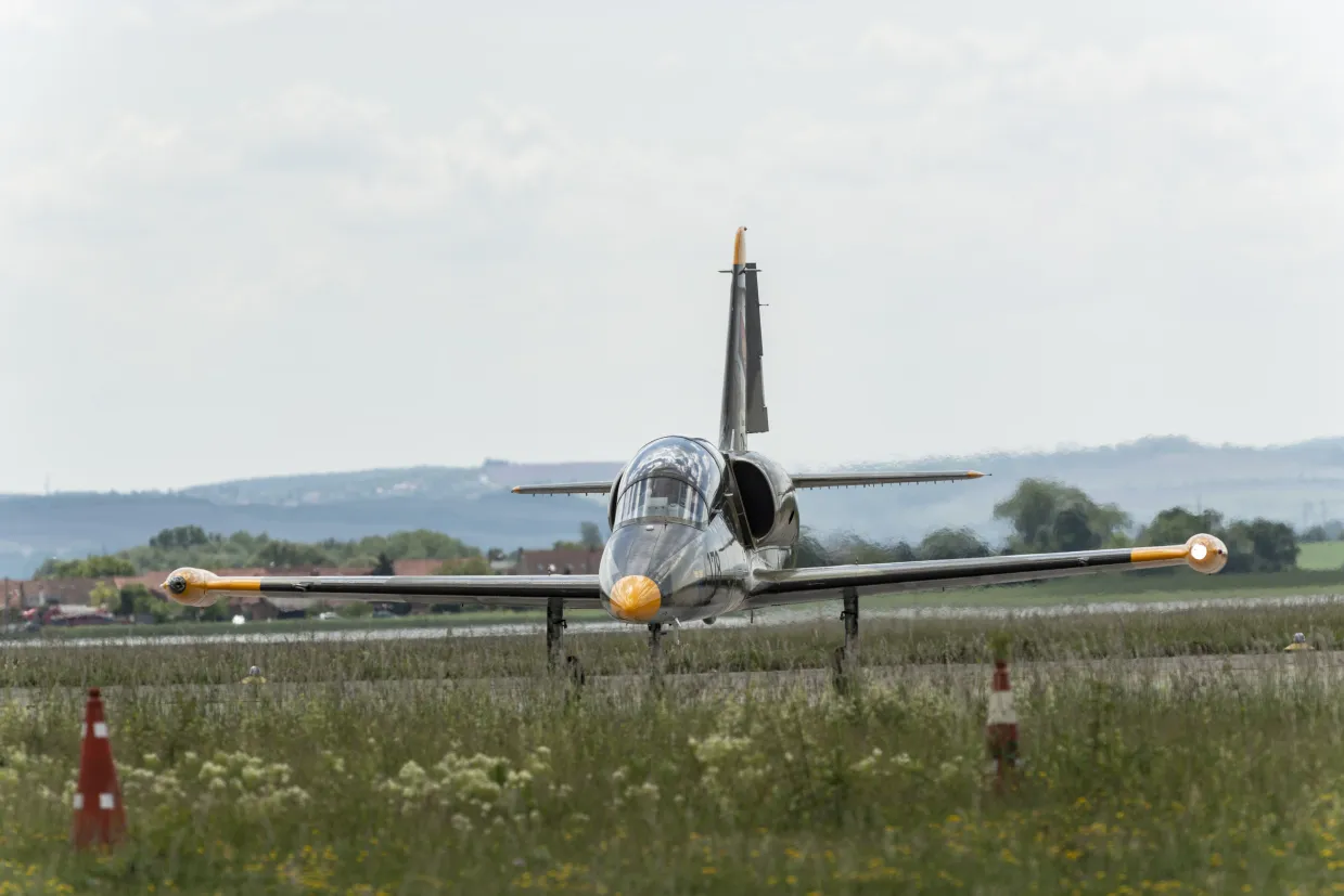Let stíhačkou L-39 Albatros Brno-6