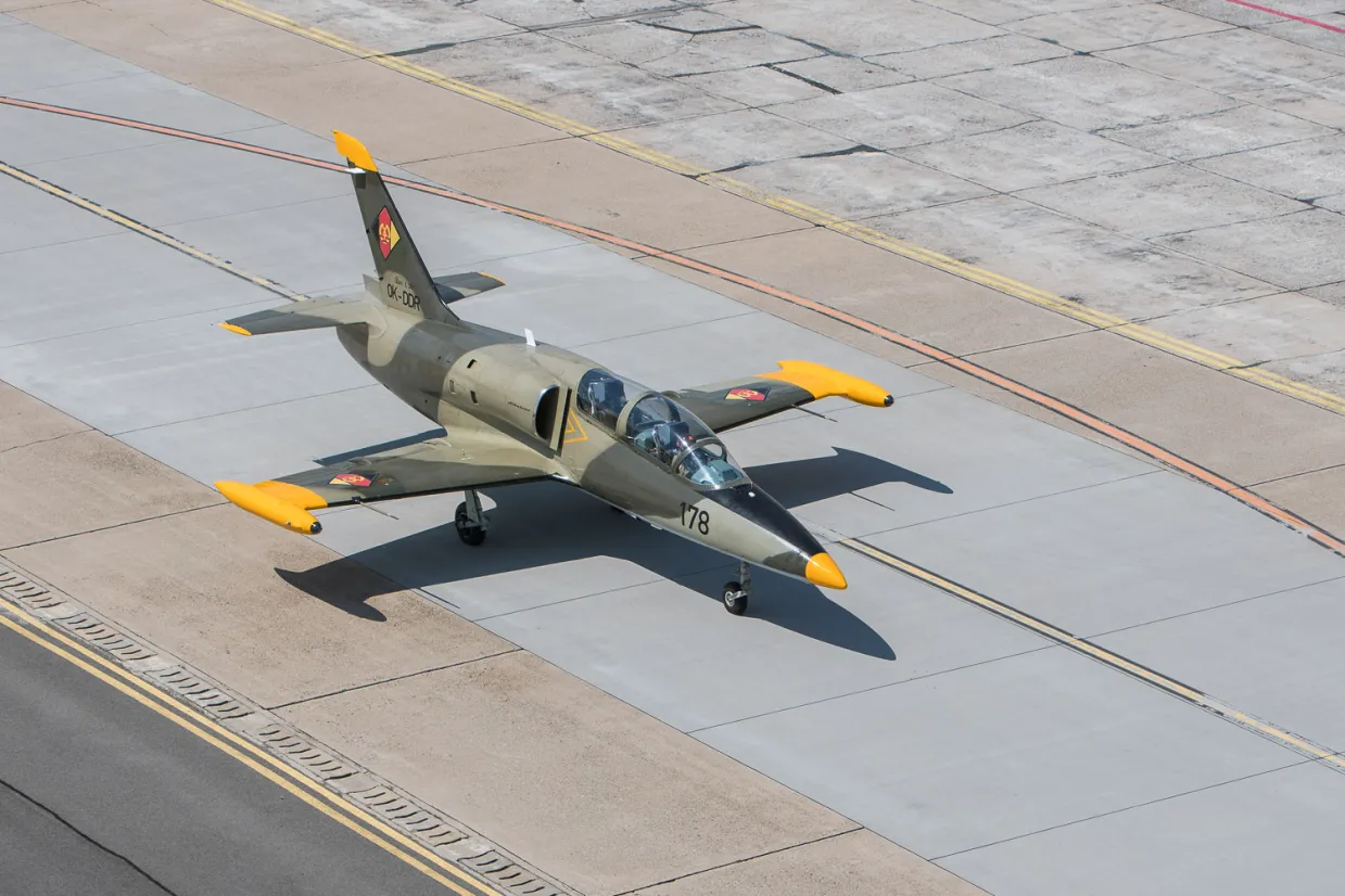 Let stíhačkou L-39 Albatros Brno-4