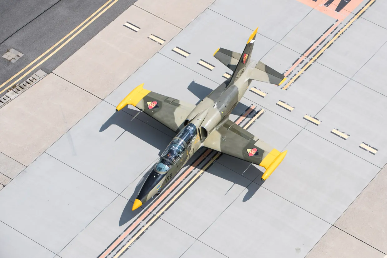 Let stíhačkou L-39 Albatros Brno-3