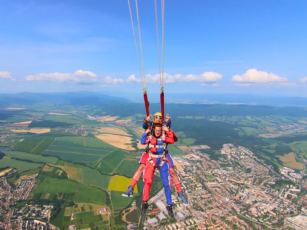 Tandemový zoskok s padákom Prievidza-3