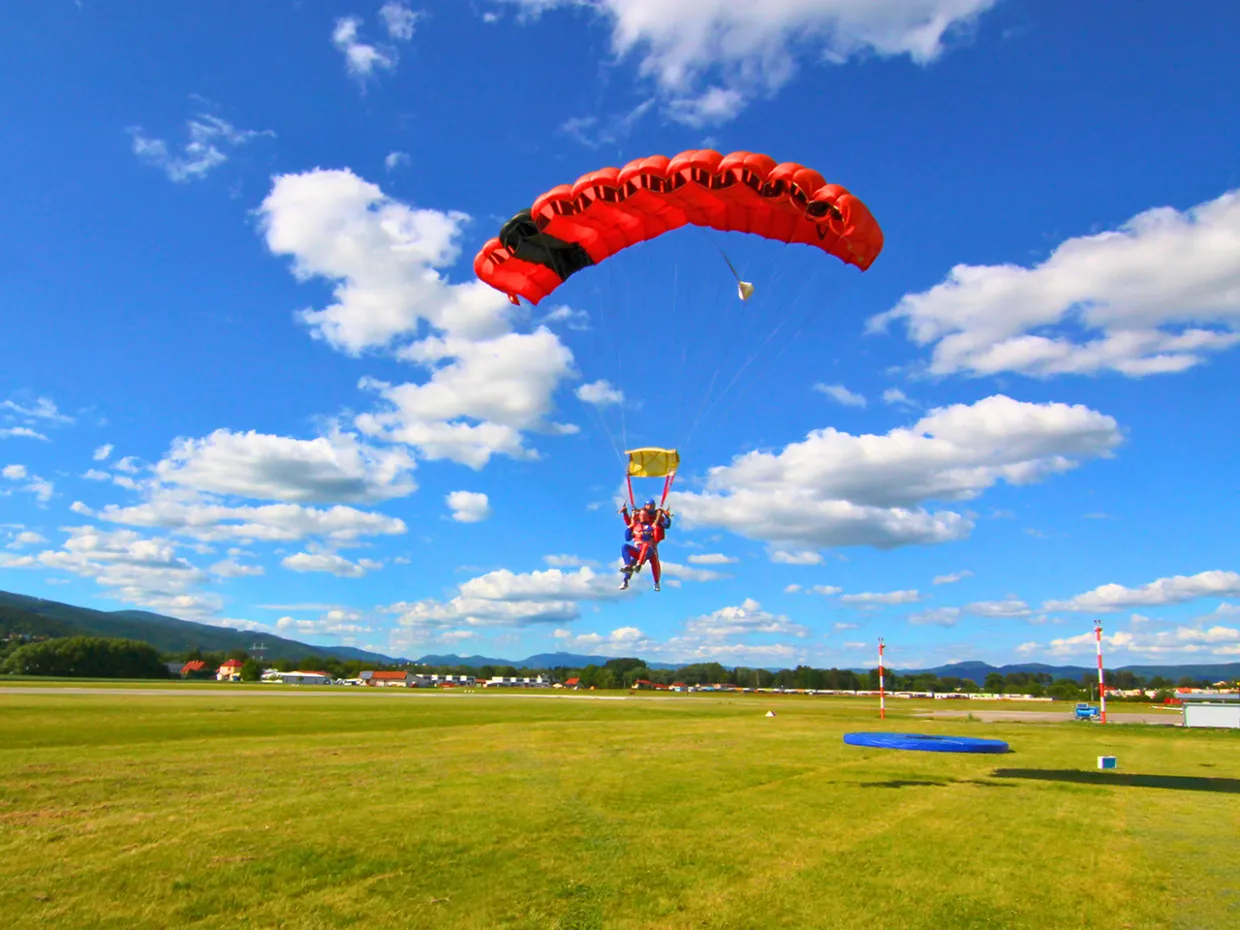 Tandemový zoskok s padákom Prievidza-11