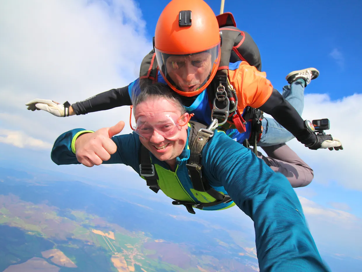 Tandemový zoskok s padákom Očová-1