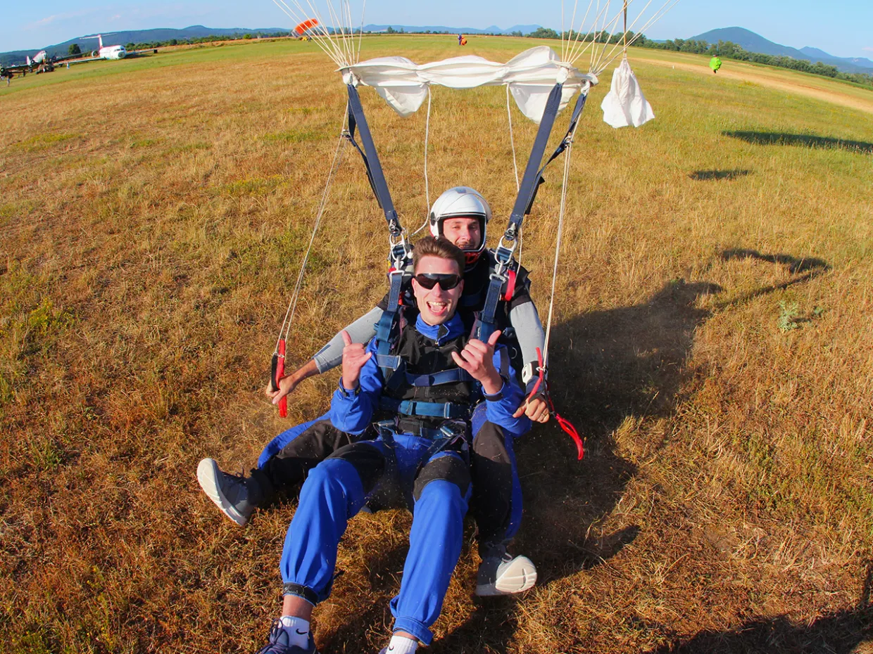 Tandemový zoskok s padákom Dubnica nad Váhom-10