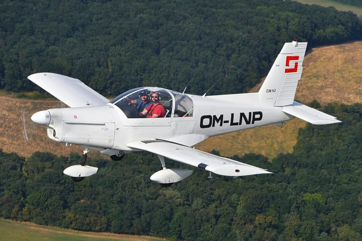 Akrobatický let lietadlom Piešťany-0