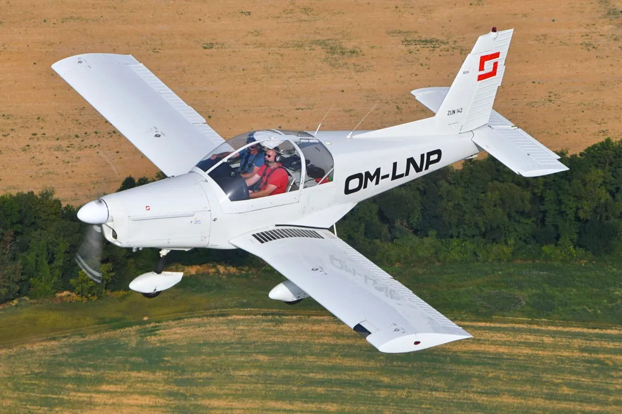 Akrobatický let lietadlom Piešťany-1