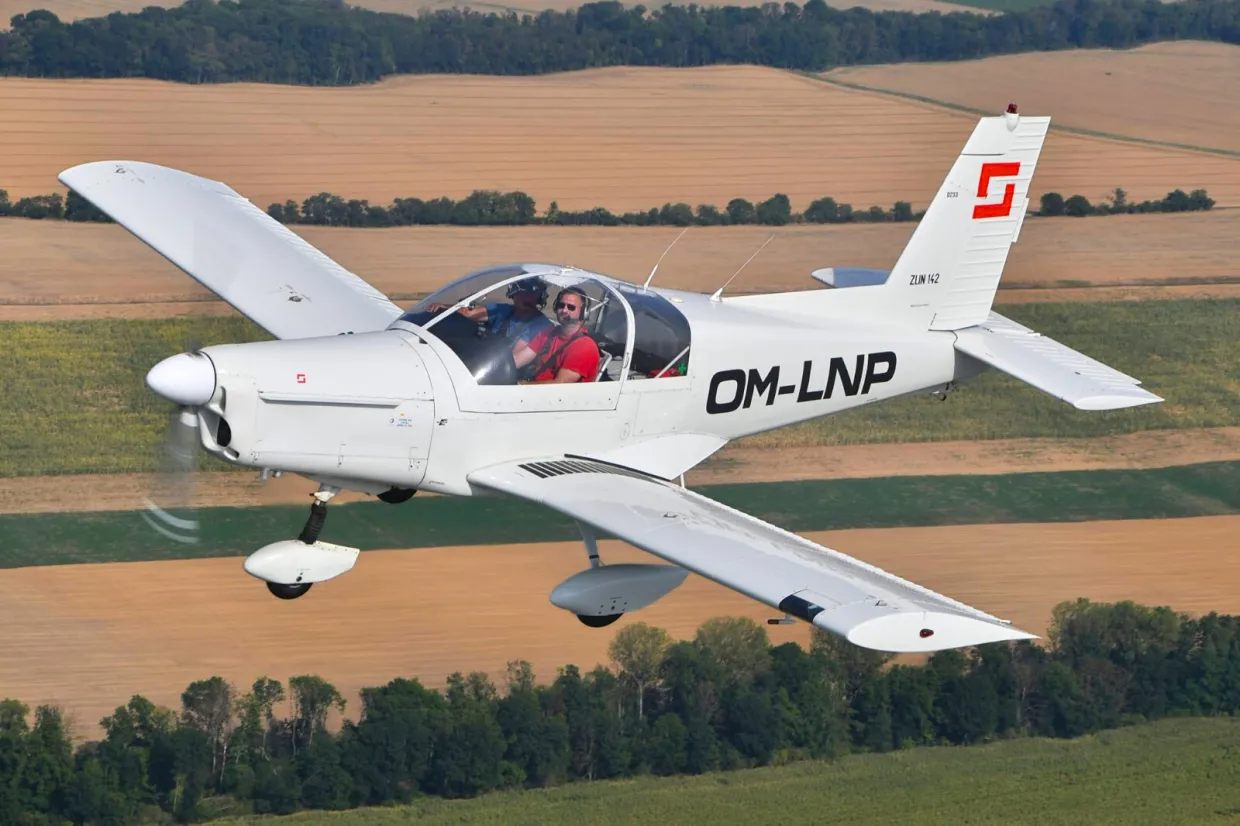 Akrobatický let lietadlom Piešťany-3