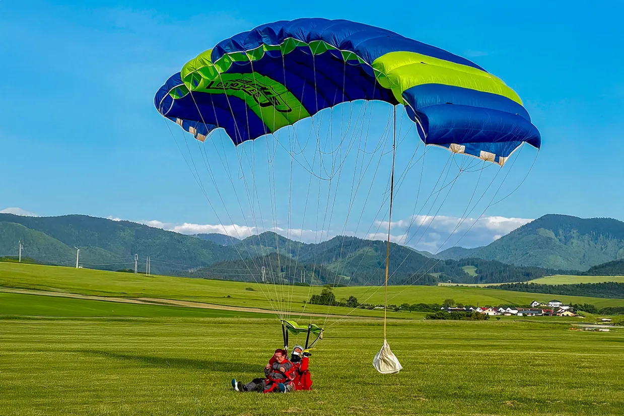 Tandemový zoskok s padákom Martin-7