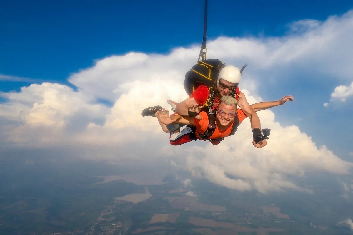 Tandemový zoskok s padákom Košice-7