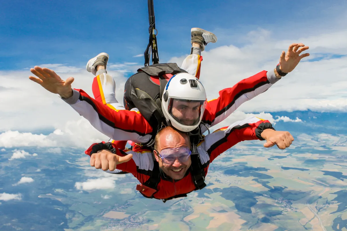 Tandemový zoskok s padákom Košice-9