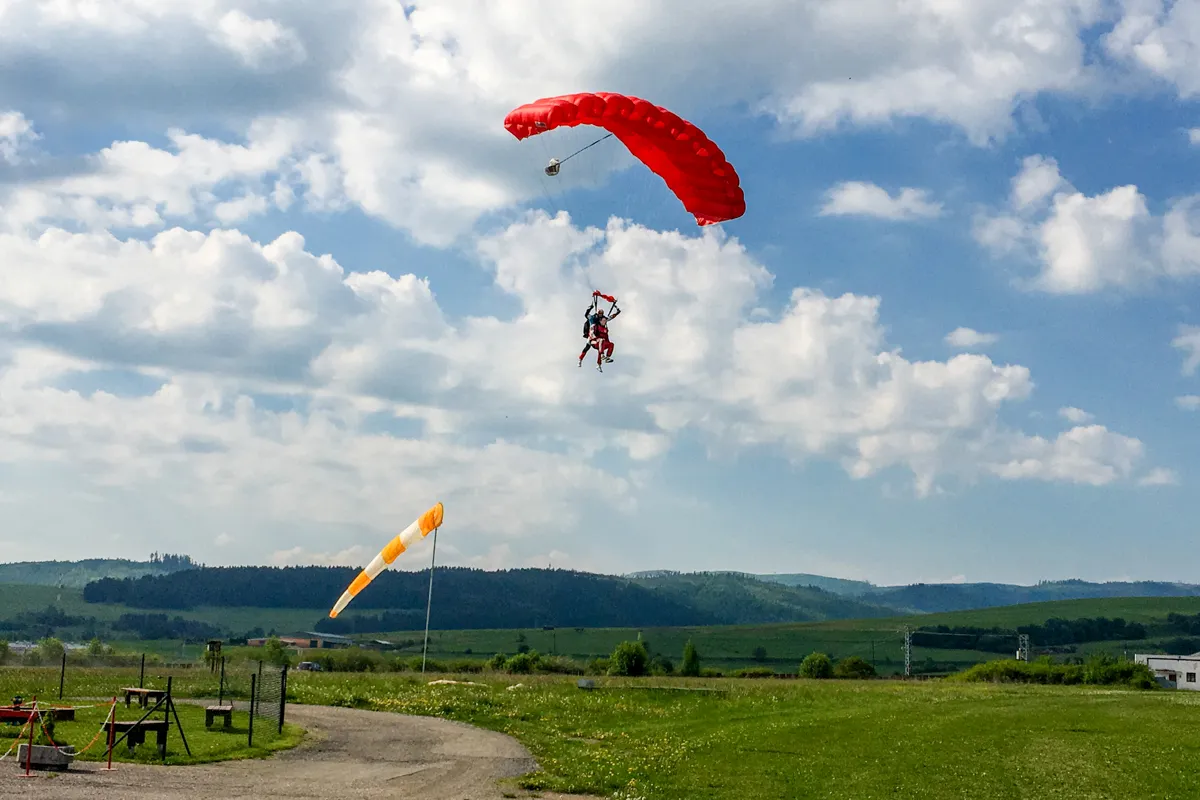 Tandemový zoskok s padákom Prešov-13