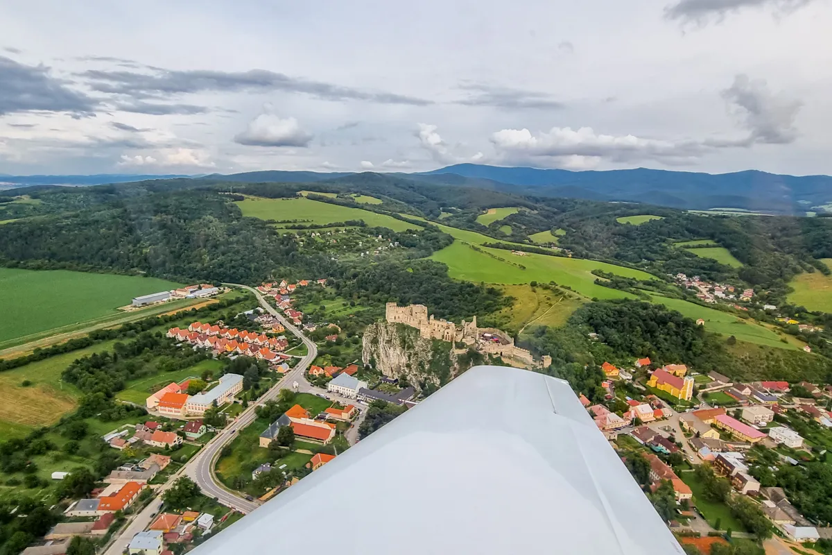 Zážitkový let lietadlom Piešťany-0