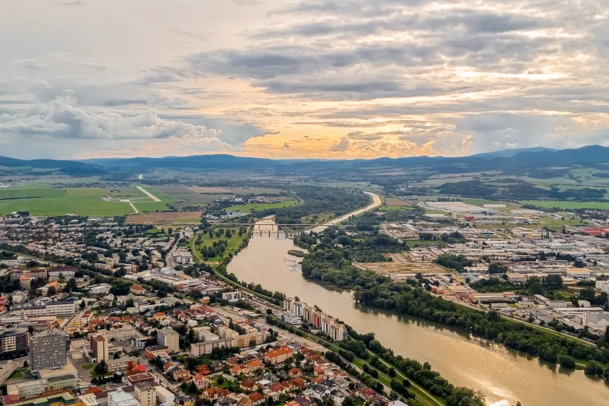 Zážitkový let lietadlom Trenčín-0