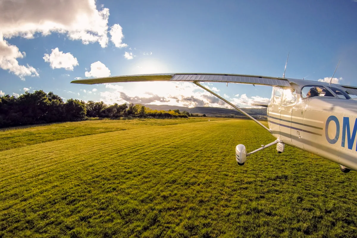 Zážitkový let lietadlom Ražňany-0