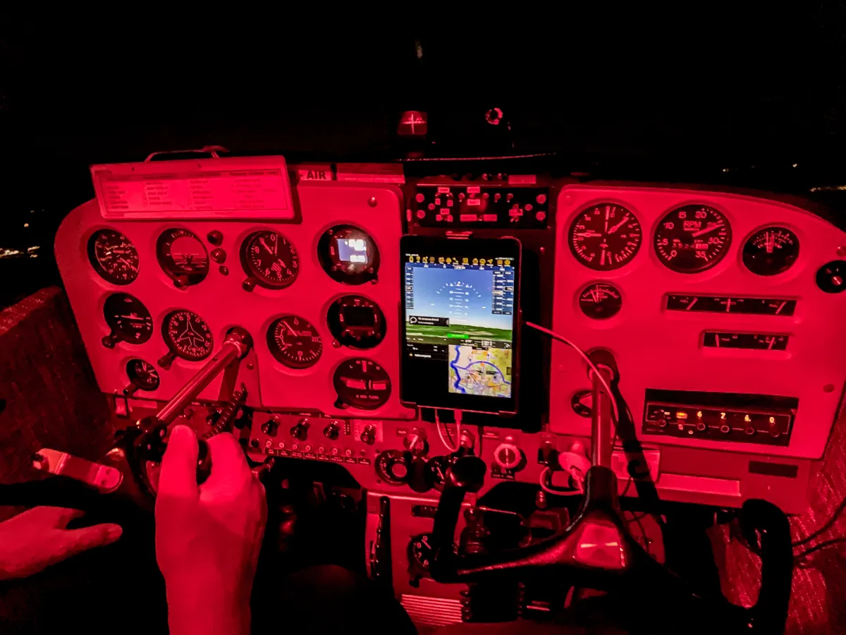 Nočný let pilotom lietadla na skúšku Košice-1