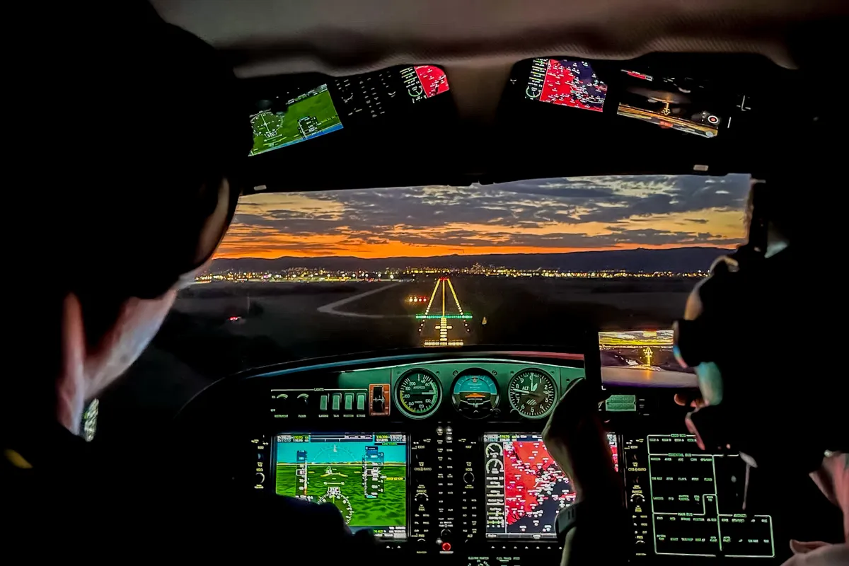 Nočný zážitkový let lietadlom Bratislava-4