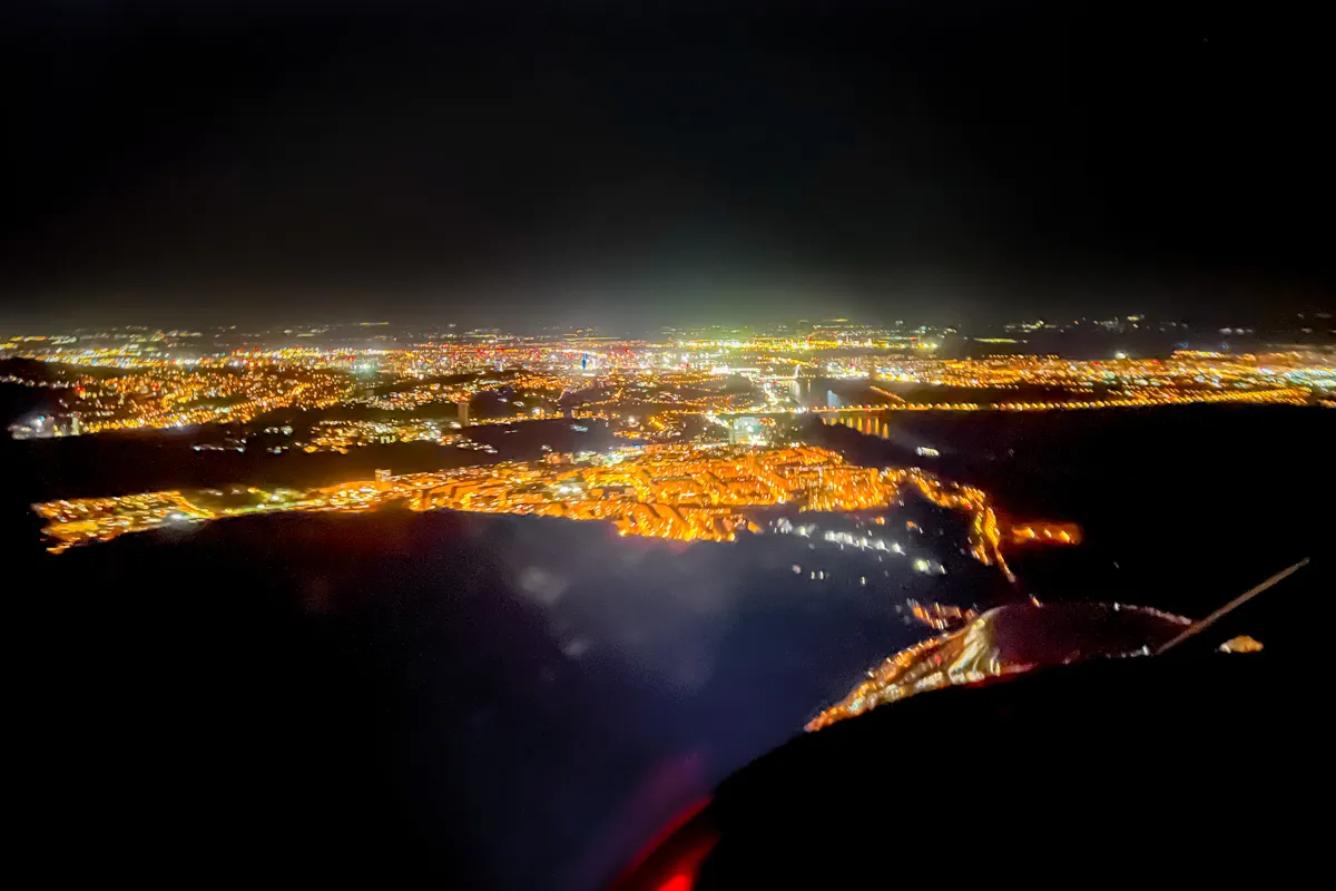 Nočný let pilotom lietadla na skúšku Bratislava-7