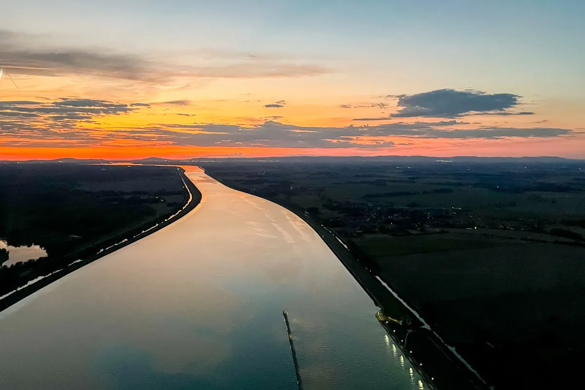 Nočný let pilotom lietadla na skúšku Bratislava-4