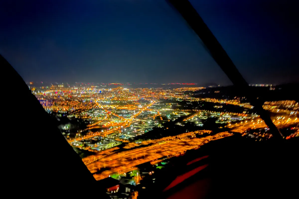 Nočný let pilotom lietadla na skúšku Bratislava-0