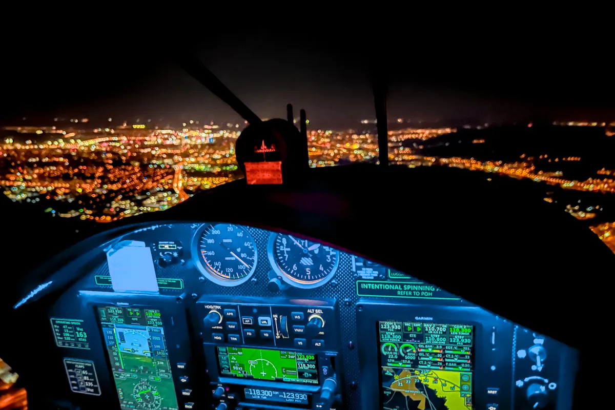 Nočný let pilotom lietadla na skúšku Bratislava-5