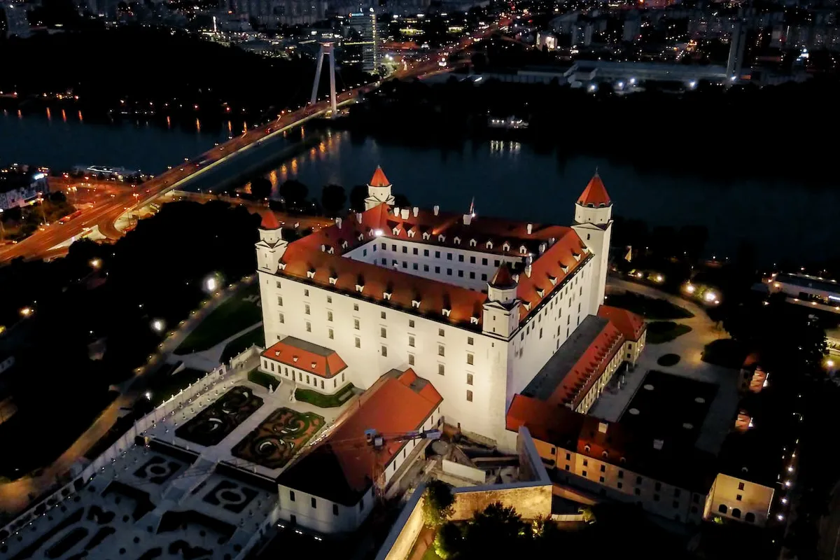 Nočný zážitkový let lietadlom Bratislava-0