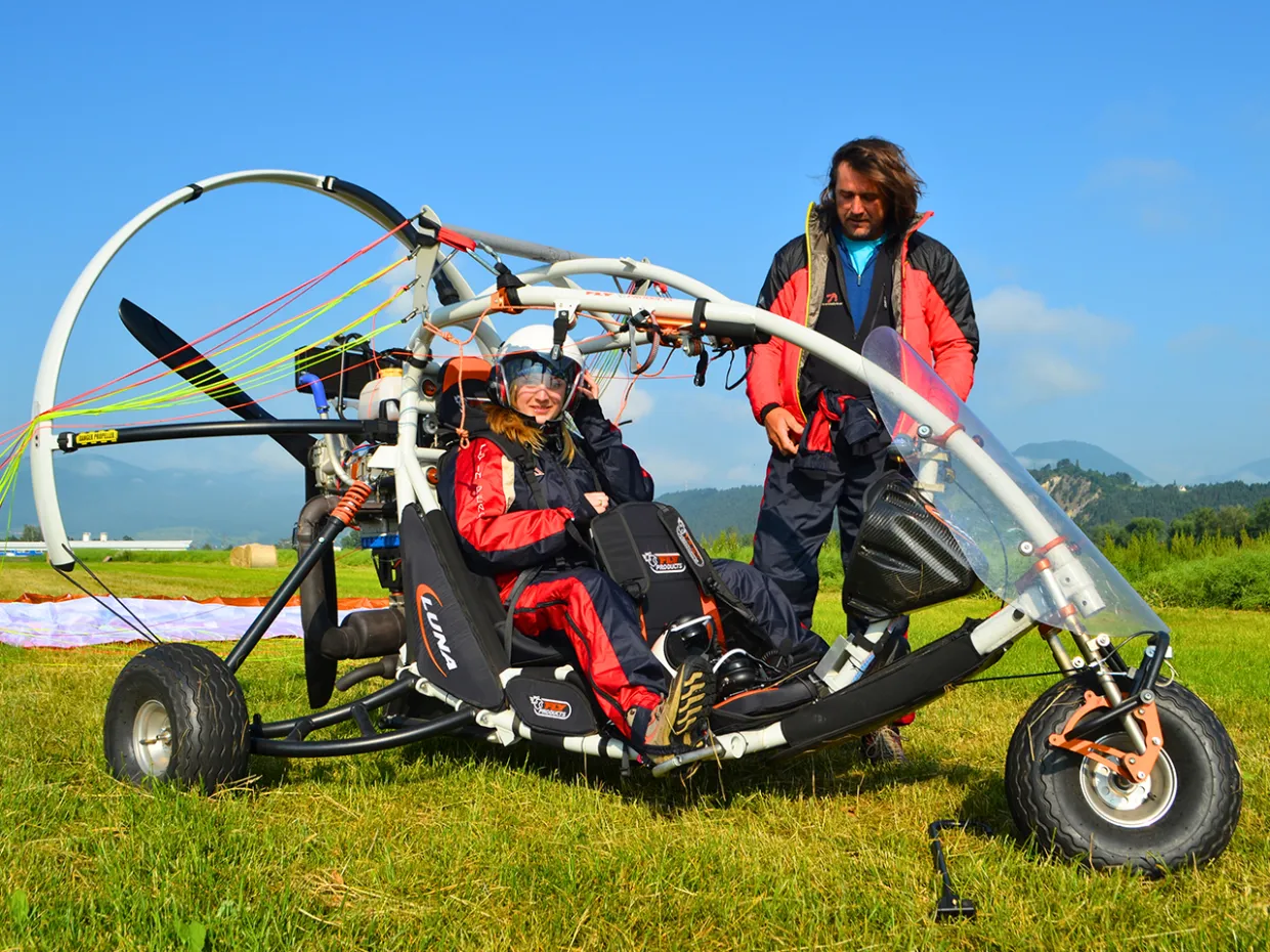 Motorový paragliding: čo to je, ako prebieha let a ako si vybrať variant