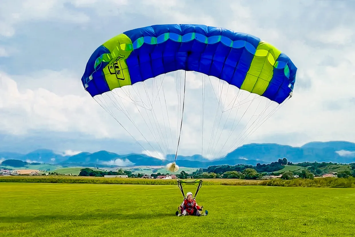 Tandemový zoskok s padákom Martin-4