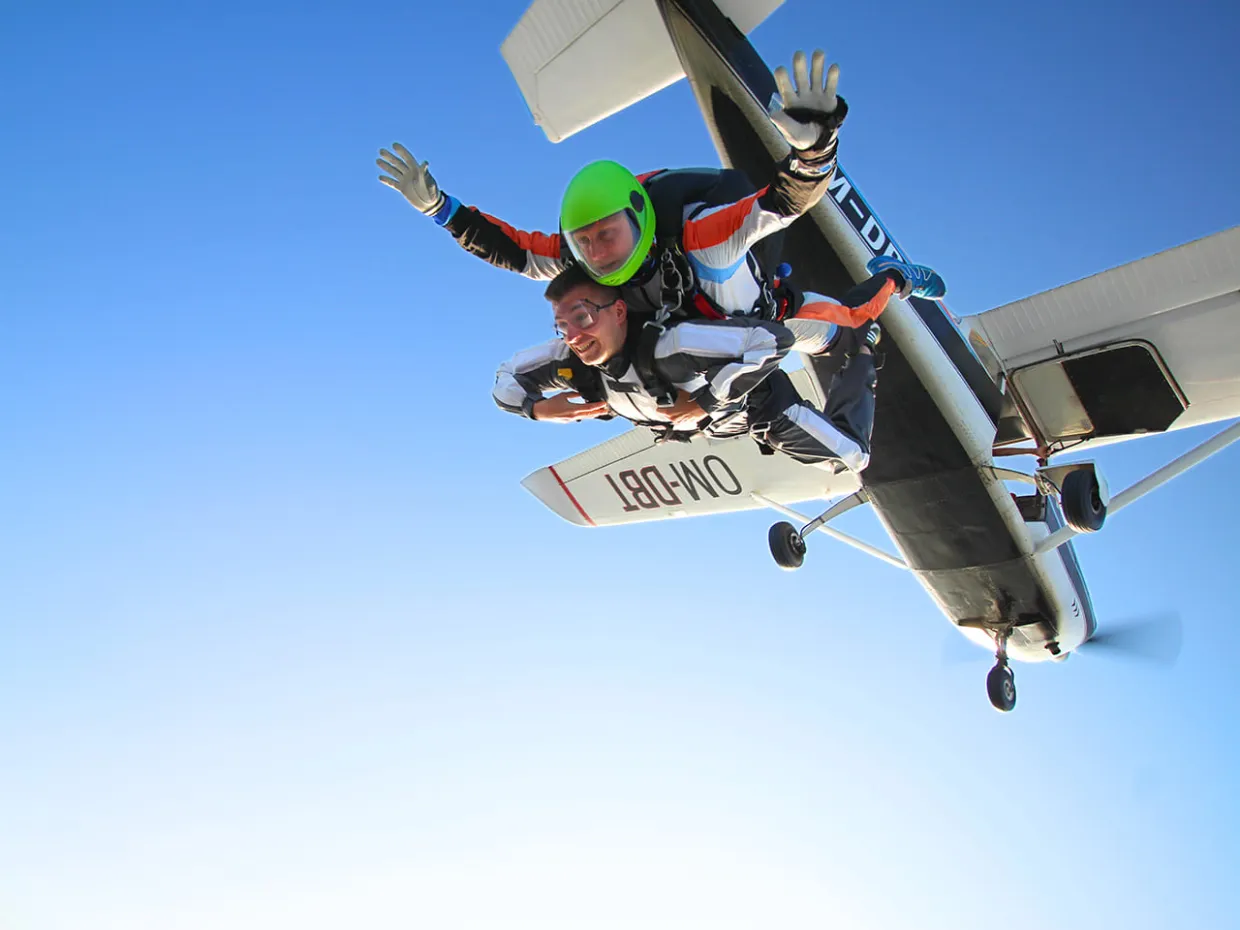 Tandemový zoskok s padákom Očová-3