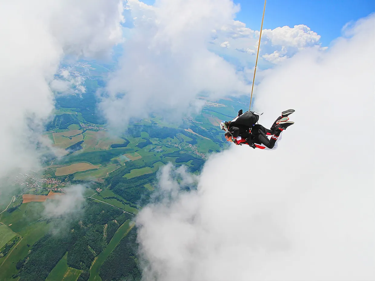 Tandemový zoskok s padákom Očová-9