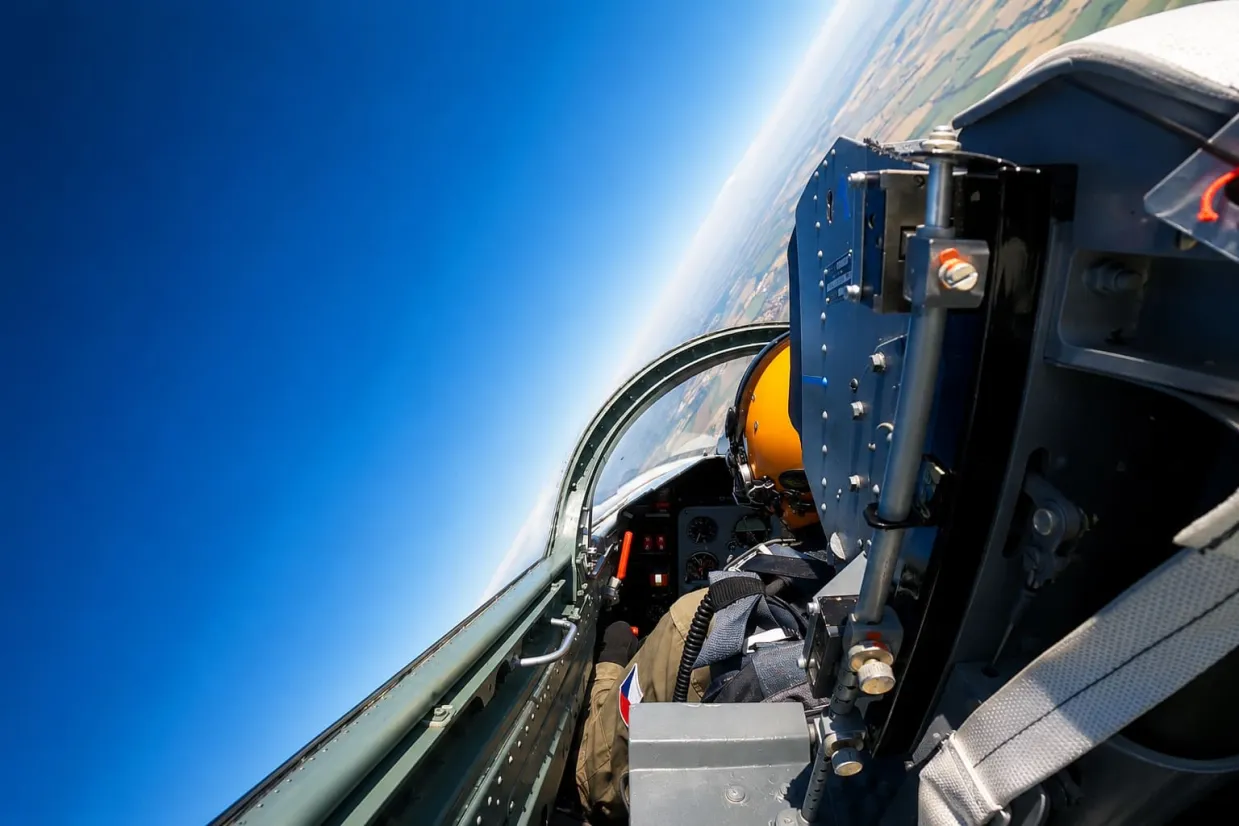 Let stíhačkou L-39 Albatros Brno-2