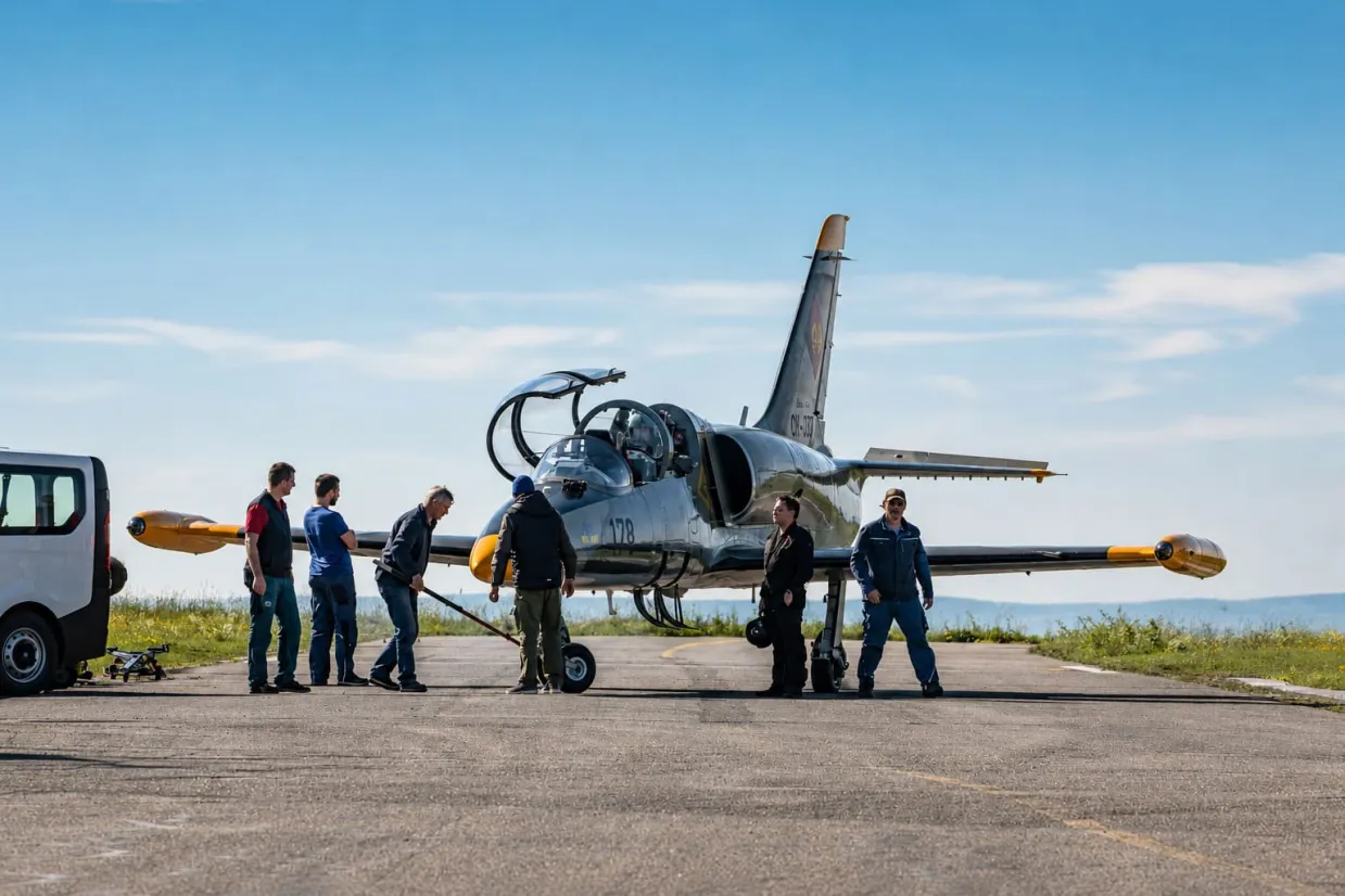 Let stíhačkou L-39 Albatros Brno-4