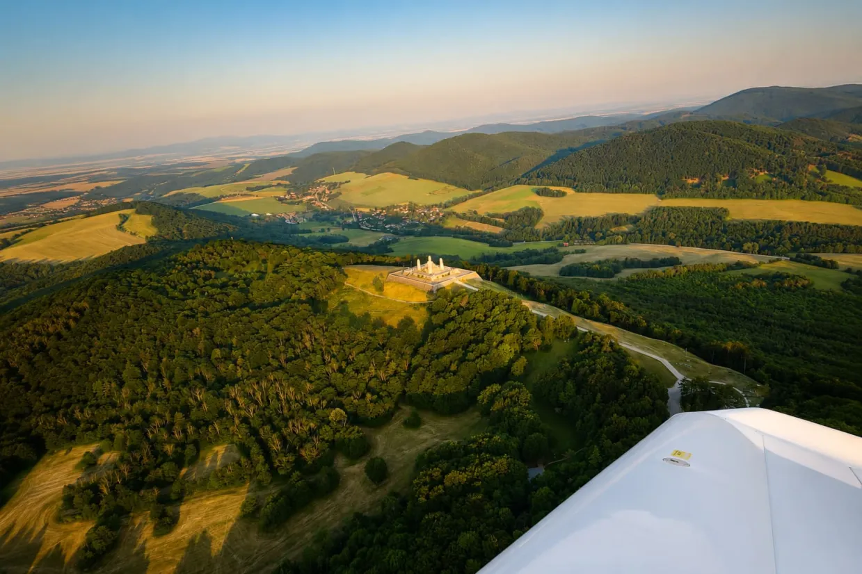 Zážitkový let lietadlom Trenčín-8