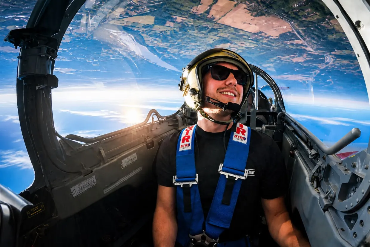Akrobatický let stíhačkou L-29 Delfín