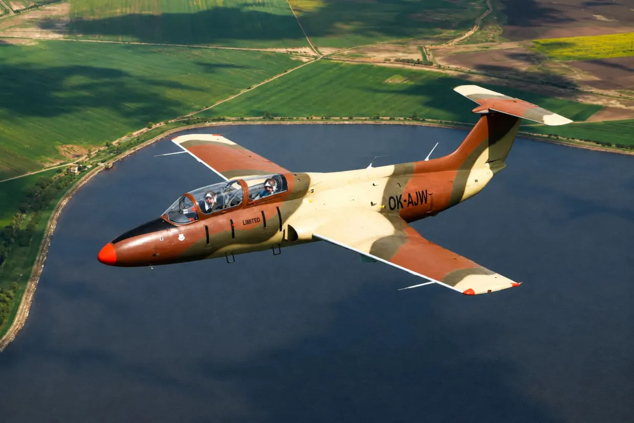 Let stíhačkou L-29 Delfín Brno