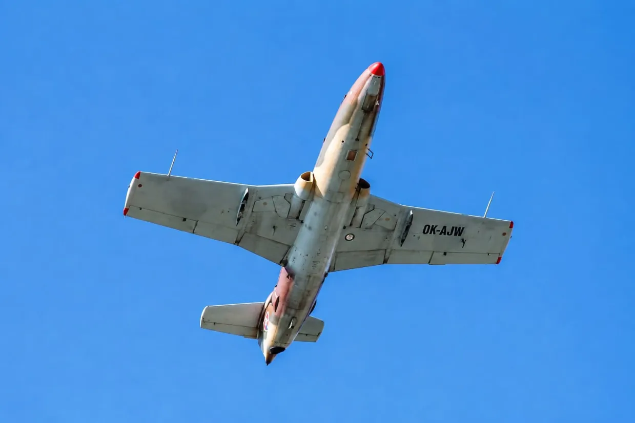 Let stíhačkou L-29 Delfín Brno-3
