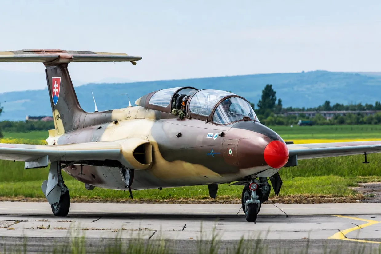 Let stíhačkou L-29 Delfín Brno-1