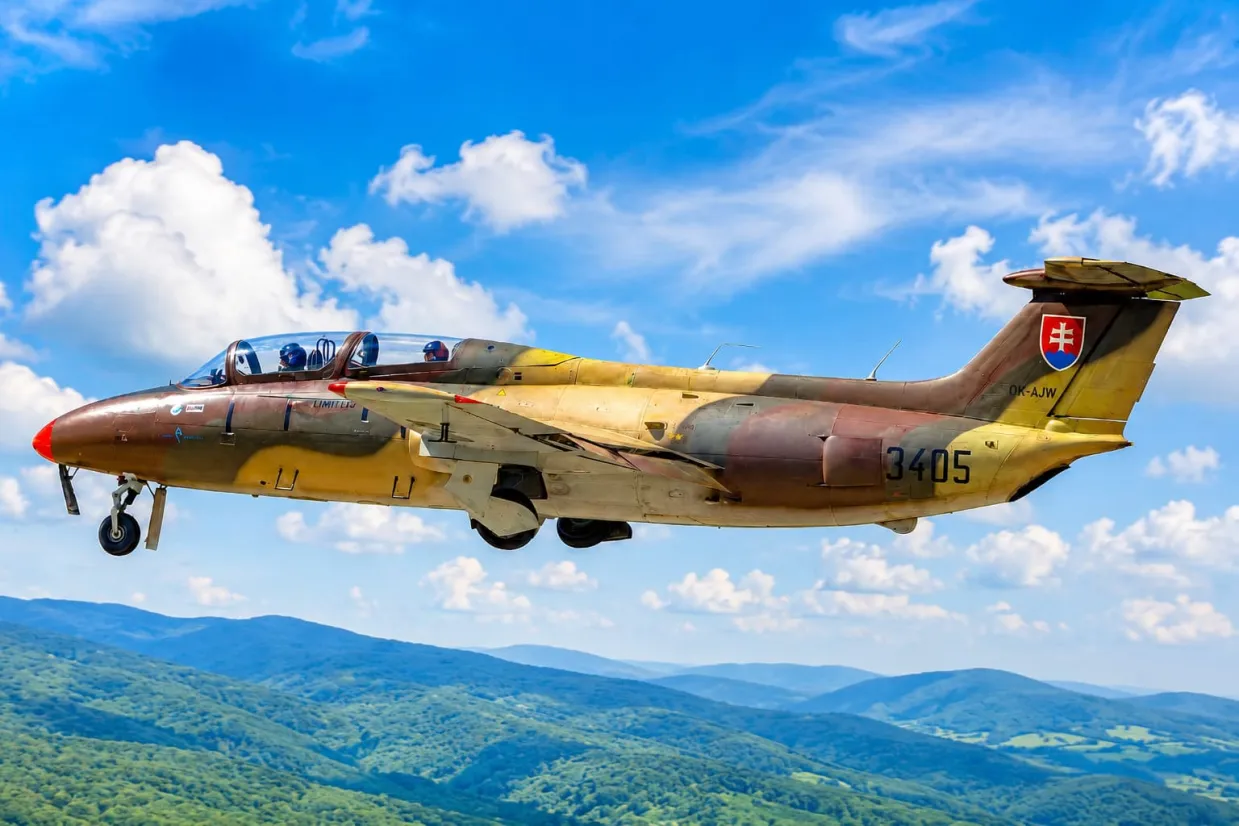 Let stíhačkou L-29 Delfín Brno-5