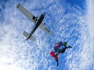 Tandemový zoskok s padákom